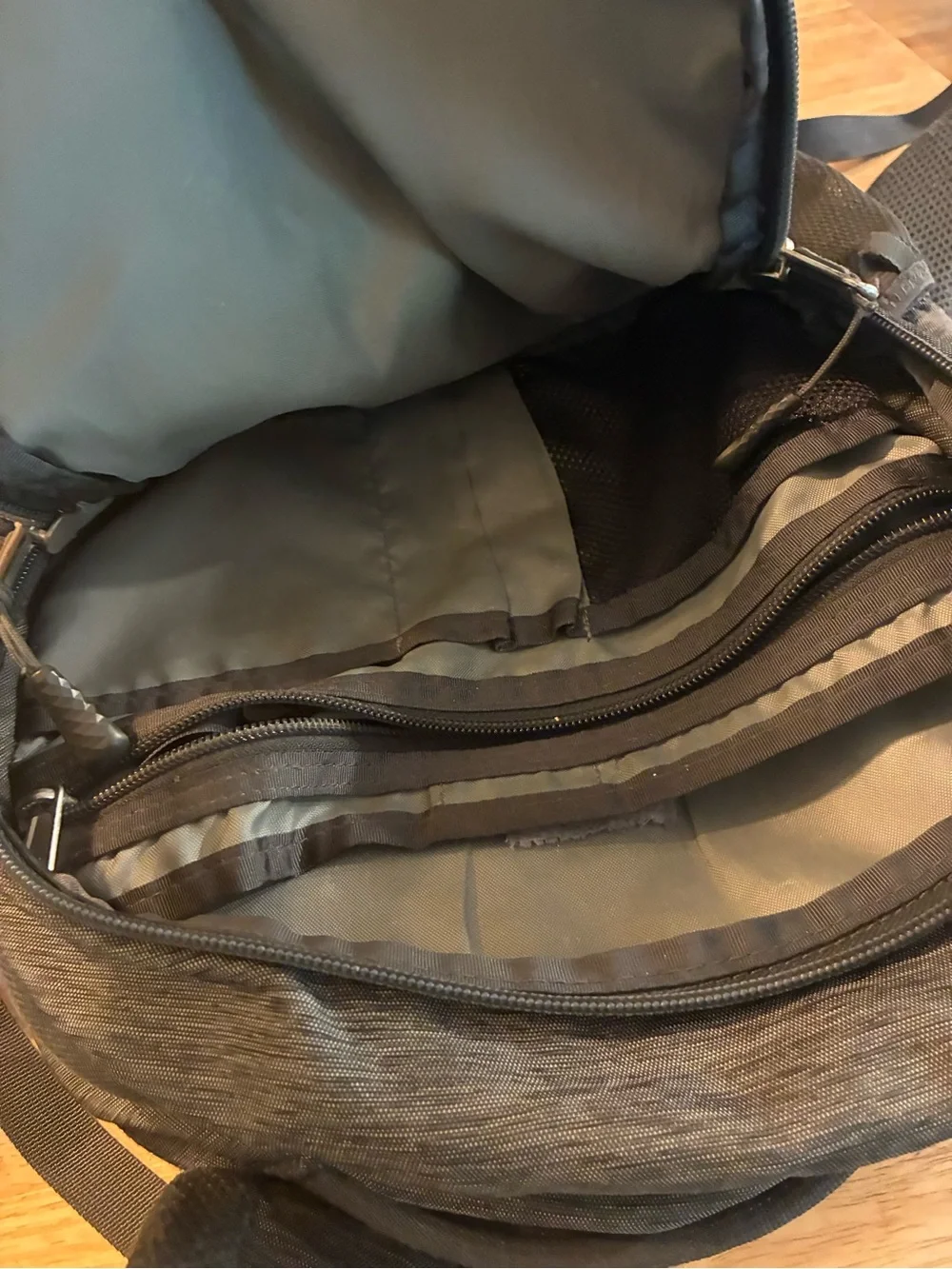 The North Face Jester Backpack Black Grey FlexVent Laptop Bag Bungee Hiking
